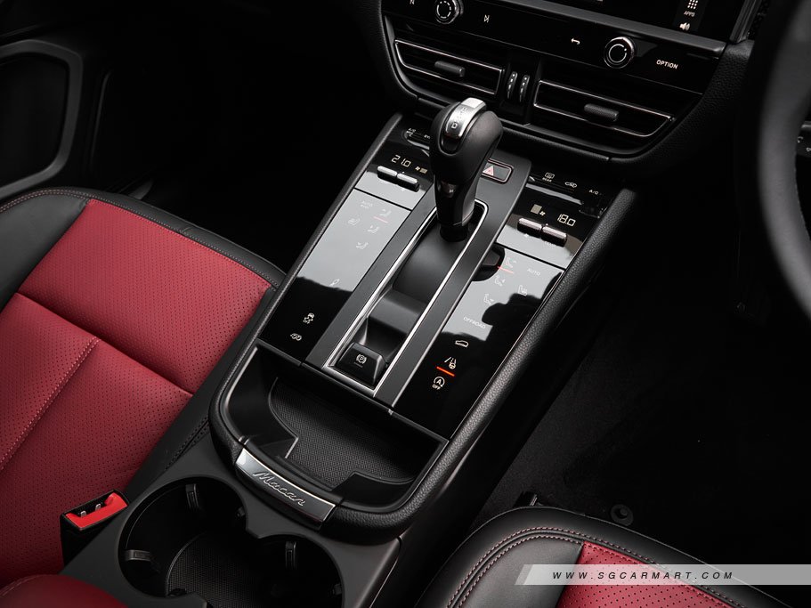 https://i.i-sgcm.com/new_cars/cars/12548/12548_g179