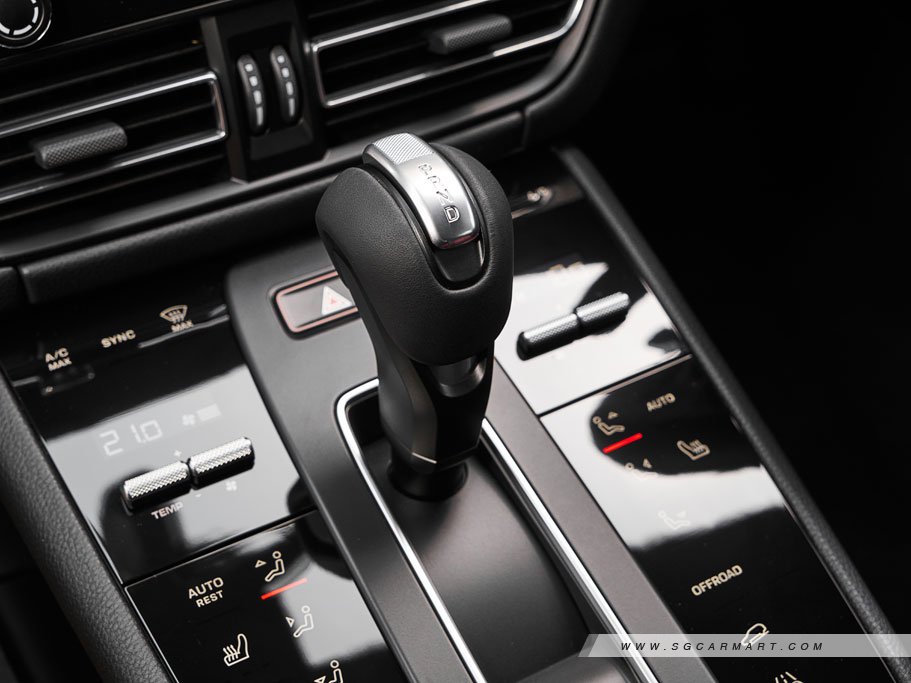 https://i.i-sgcm.com/new_cars/cars/12548/12548_g180