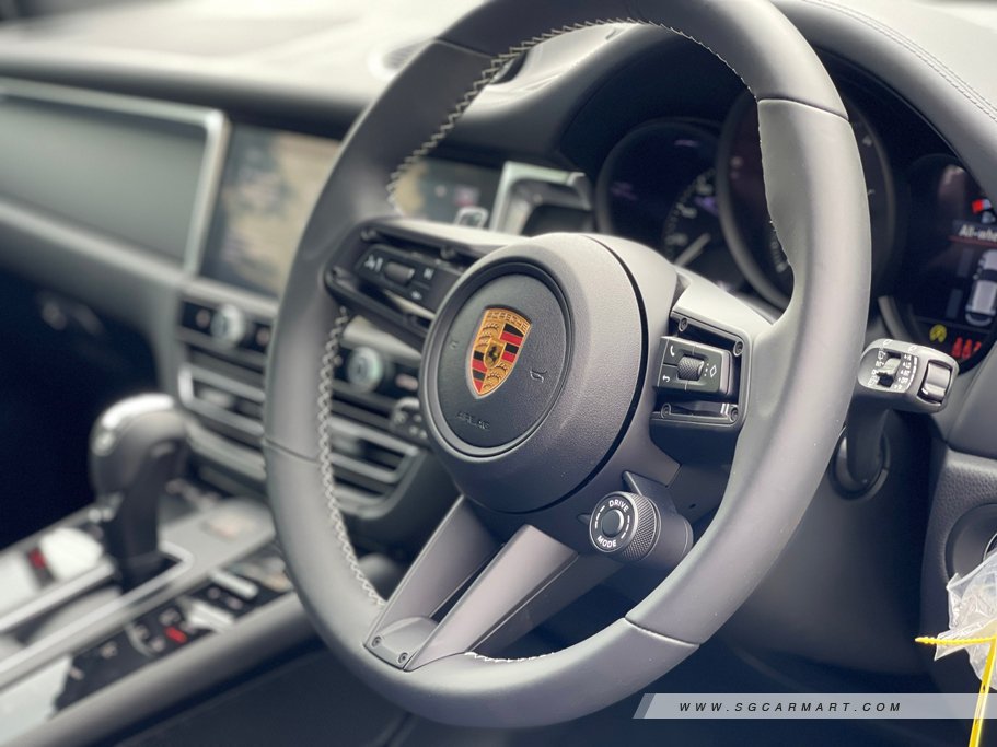 https://i.i-sgcm.com/new_cars/cars/12548/12548_g199