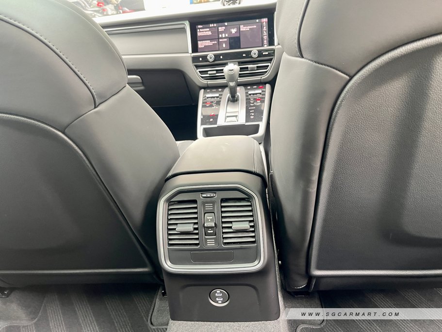 https://i.i-sgcm.com/new_cars/cars/12548/12548_g205
