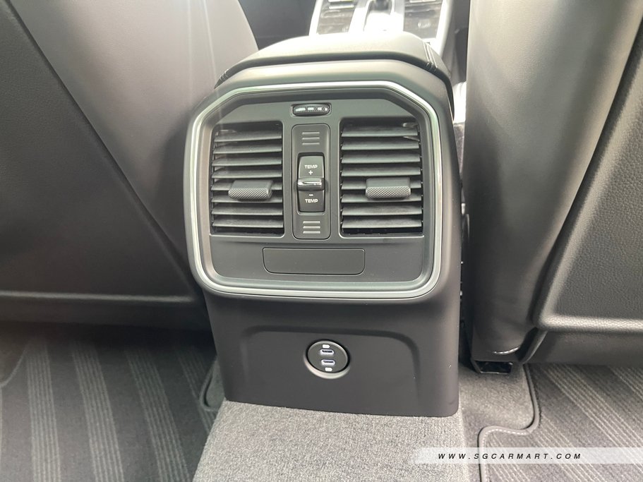 https://i.i-sgcm.com/new_cars/cars/12548/12548_g206