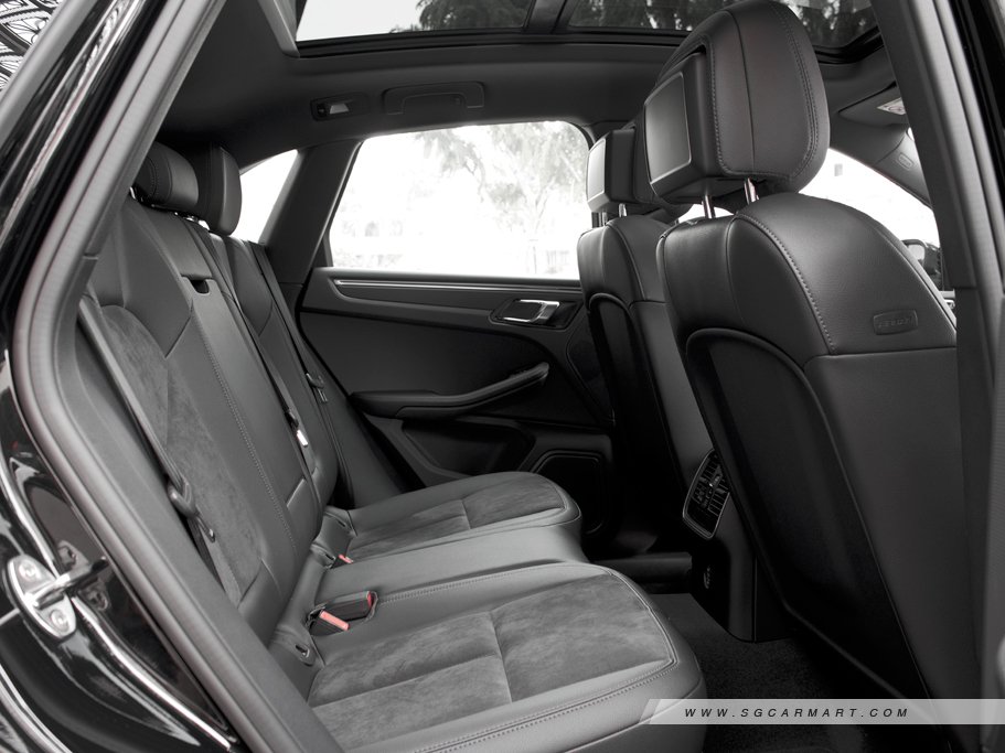 https://i.i-sgcm.com/new_cars/cars/12548/12548_g37