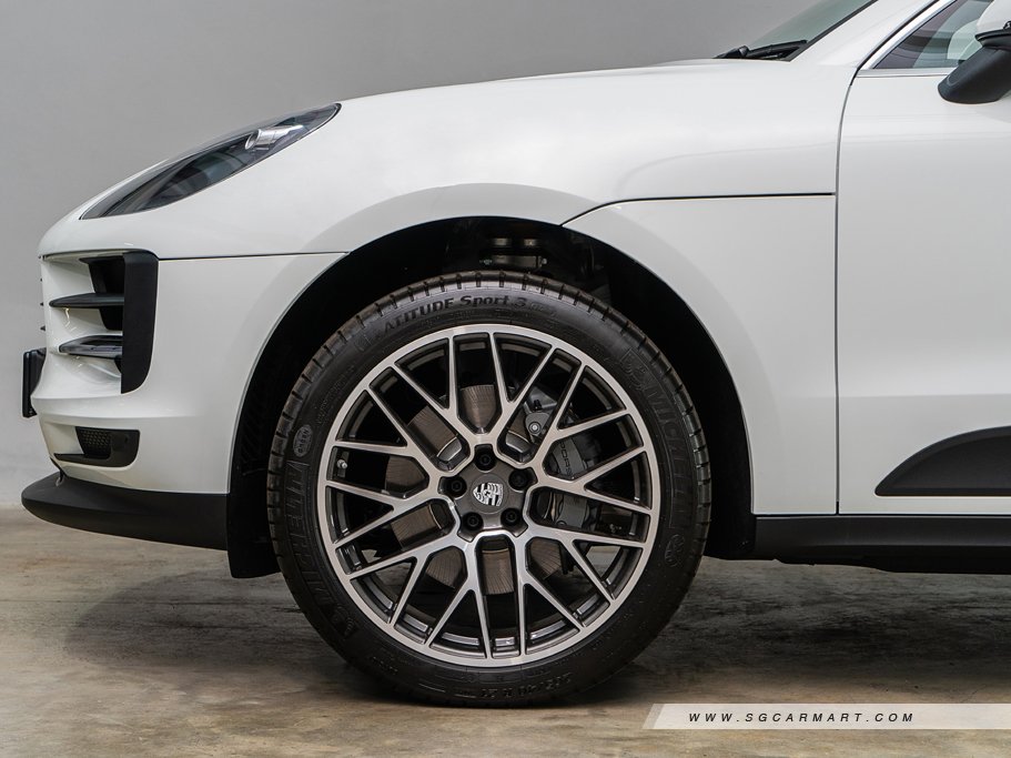 https://i.i-sgcm.com/new_cars/cars/12548/12548_g52