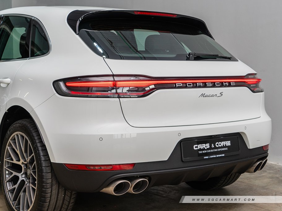 https://i.i-sgcm.com/new_cars/cars/12548/12548_g54