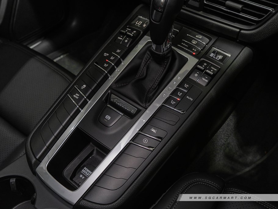 https://i.i-sgcm.com/new_cars/cars/12548/12548_g79