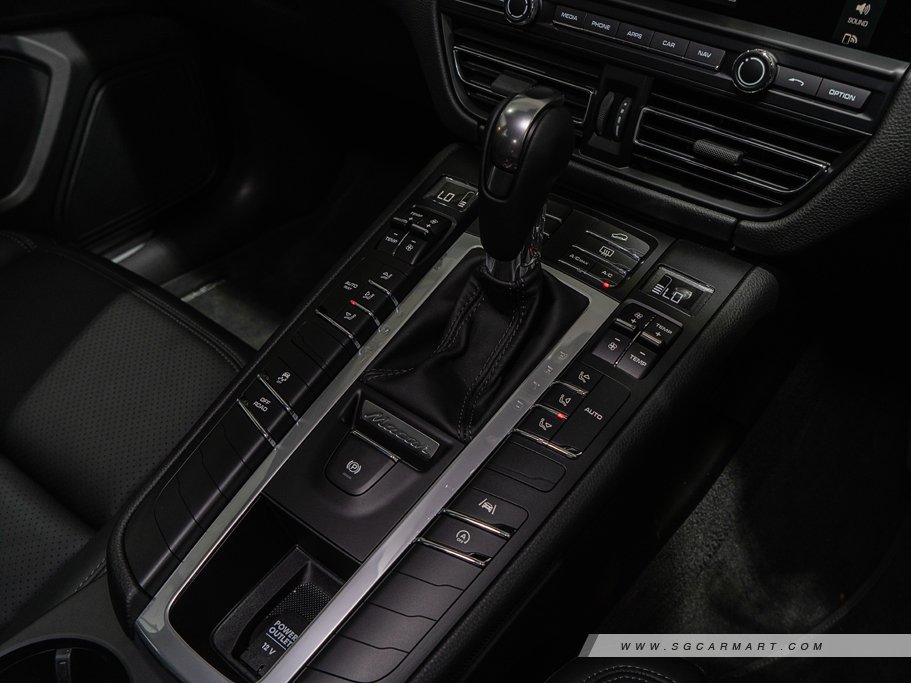https://i.i-sgcm.com/new_cars/cars/12548/12548_g80