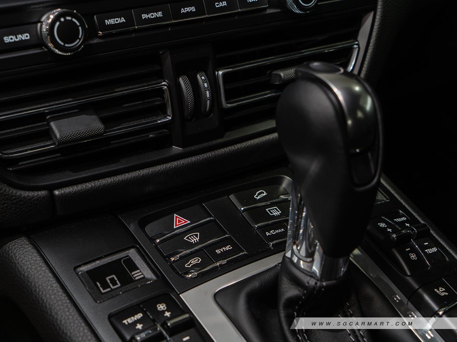 https://i.i-sgcm.com/new_cars/cars/12548/12548_g90