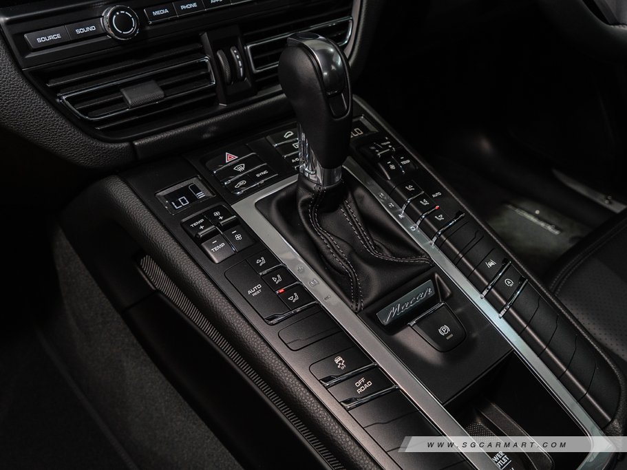 https://i.i-sgcm.com/new_cars/cars/12548/12548_g94