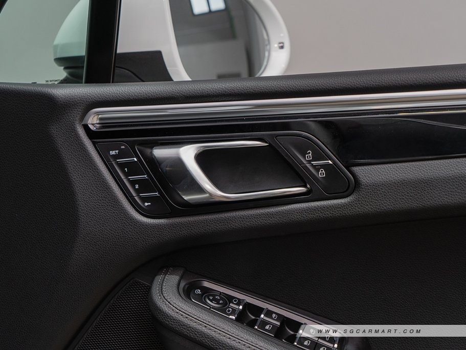 https://i.i-sgcm.com/new_cars/cars/12548/12548_g96