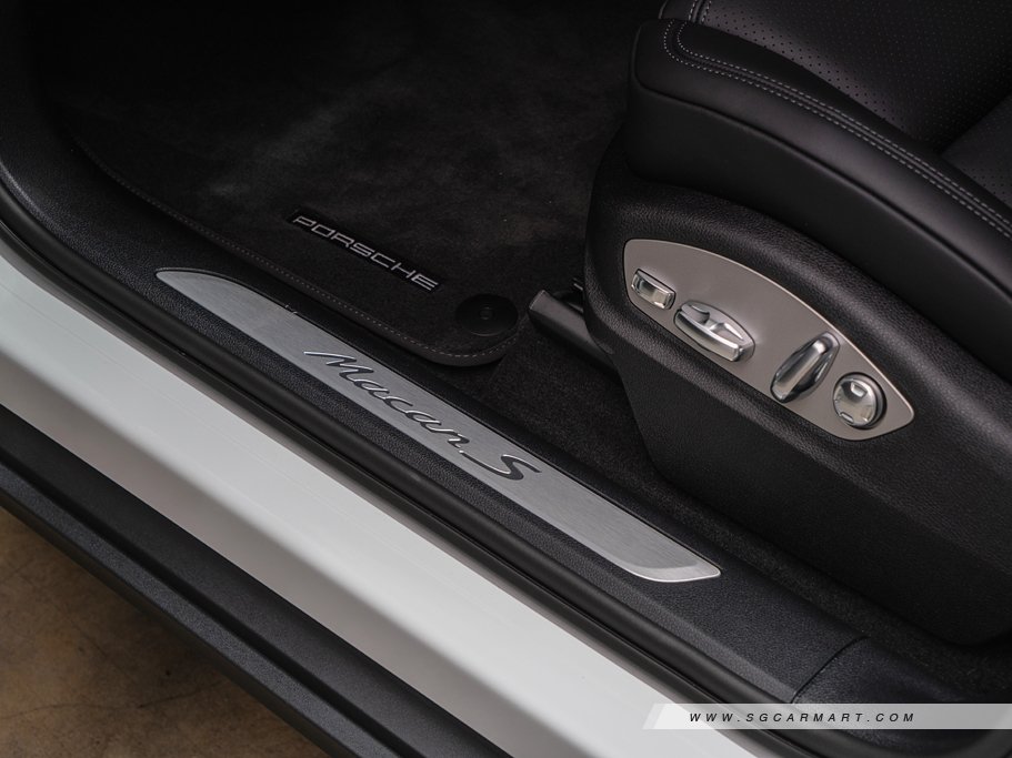 https://i.i-sgcm.com/new_cars/cars/12548/12548_g98