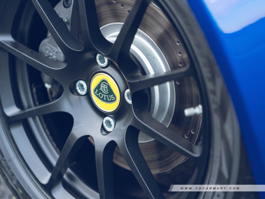 https://i.i-sgcm.com/new_cars/cars/12549/12549_g70