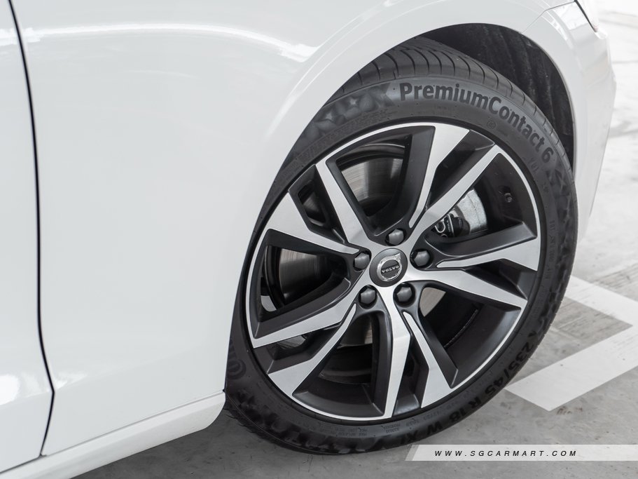https://i.i-sgcm.com/new_cars/cars/12552/12552_g25