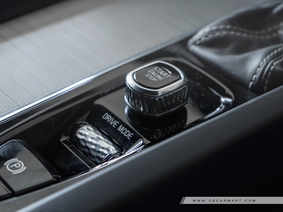 https://i.i-sgcm.com/new_cars/cars/12552/12552_g46