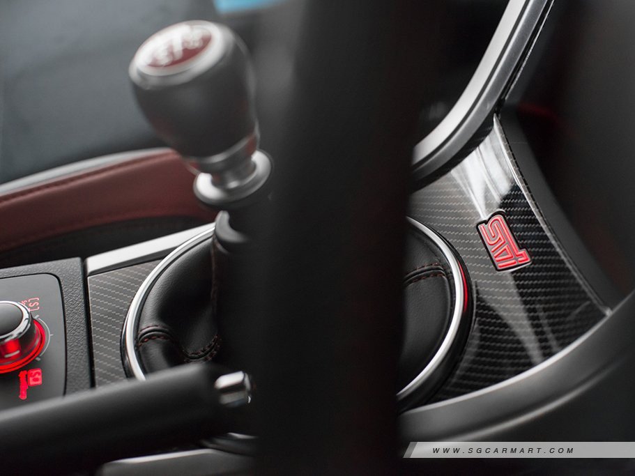 https://i.i-sgcm.com/new_cars/cars/12555/12555_g18