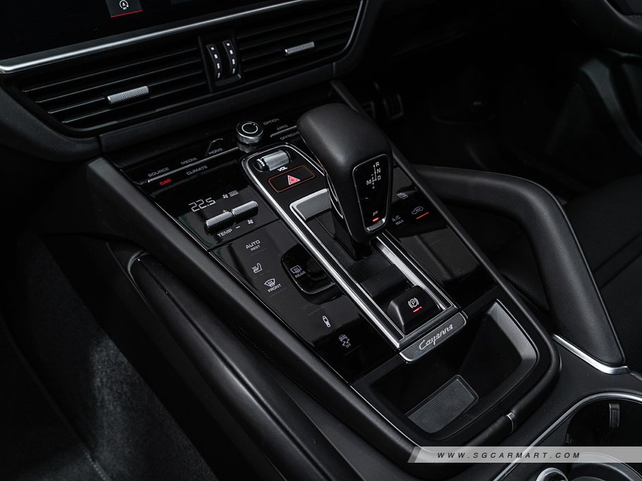 https://i.i-sgcm.com/new_cars/cars/12558/12558_g103