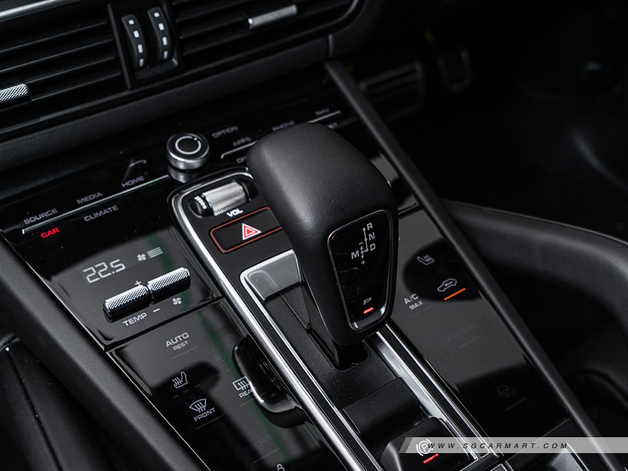 https://i.i-sgcm.com/new_cars/cars/12558/12558_g104