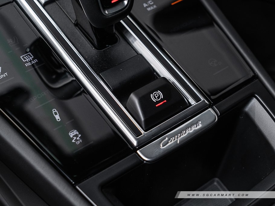 https://i.i-sgcm.com/new_cars/cars/12558/12558_g106