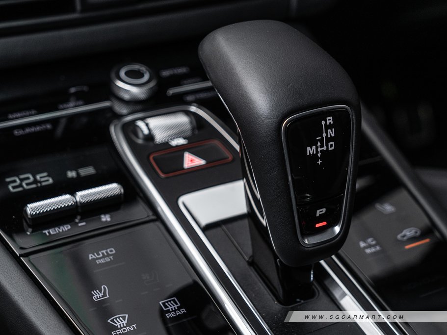 https://i.i-sgcm.com/new_cars/cars/12558/12558_g107