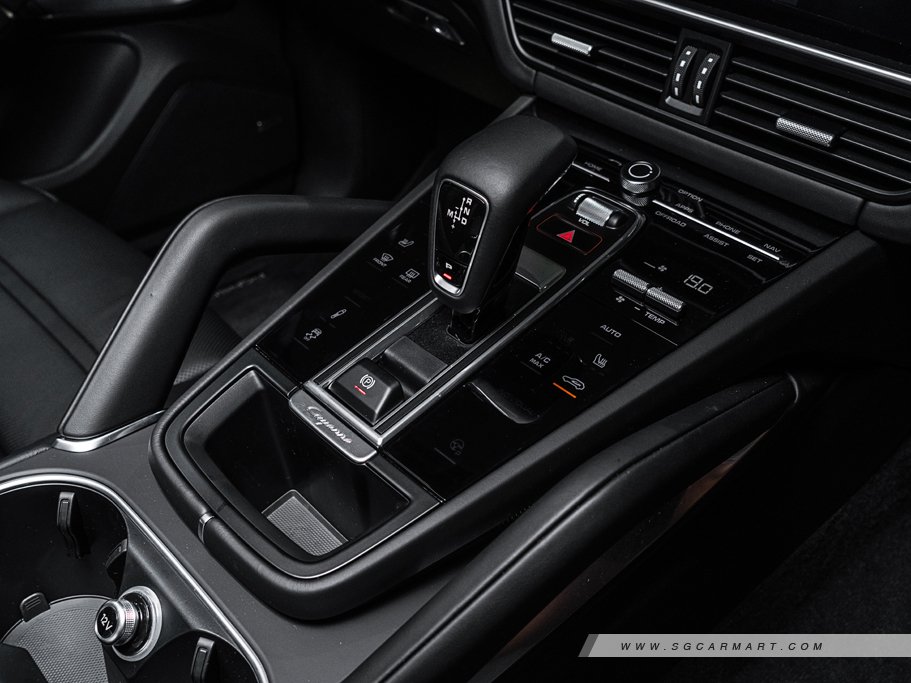 https://i.i-sgcm.com/new_cars/cars/12558/12558_g110