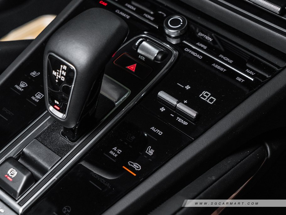 https://i.i-sgcm.com/new_cars/cars/12558/12558_g111