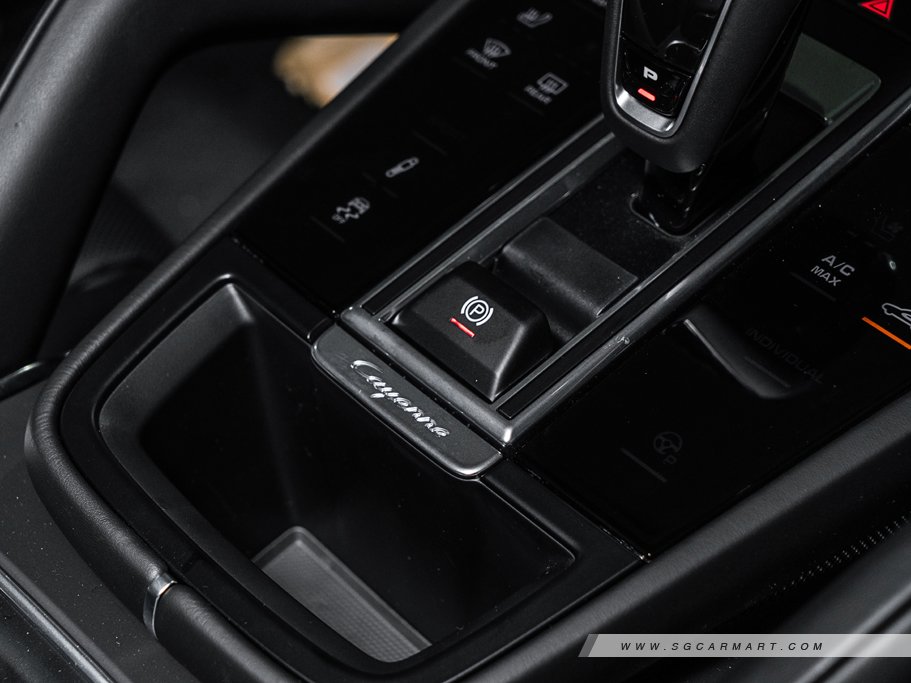 https://i.i-sgcm.com/new_cars/cars/12558/12558_g112