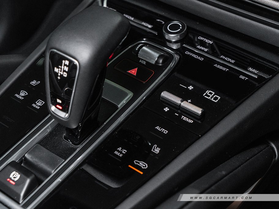 https://i.i-sgcm.com/new_cars/cars/12558/12558_g113