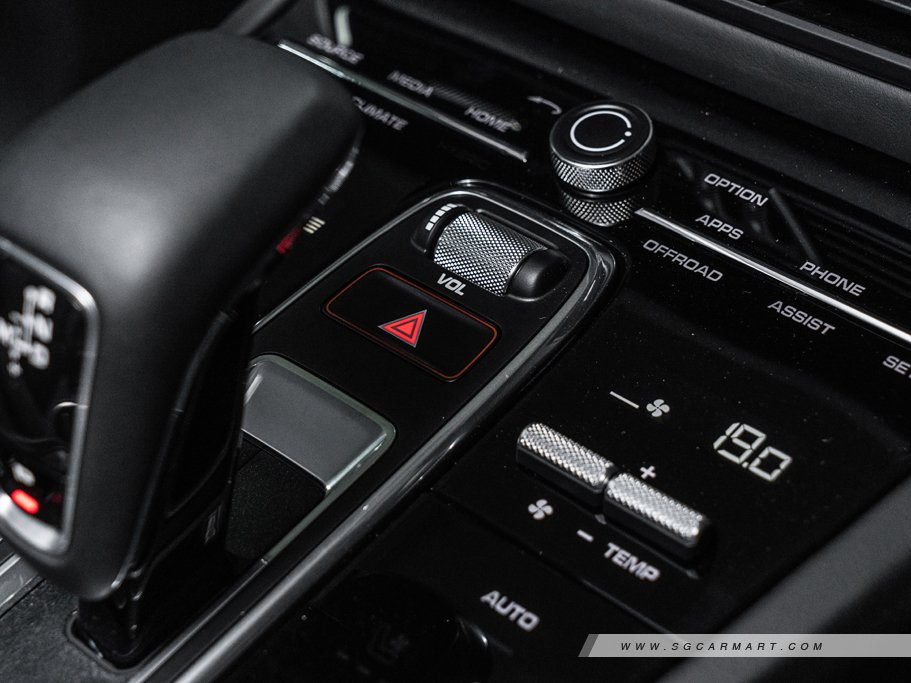 https://i.i-sgcm.com/new_cars/cars/12558/12558_g114