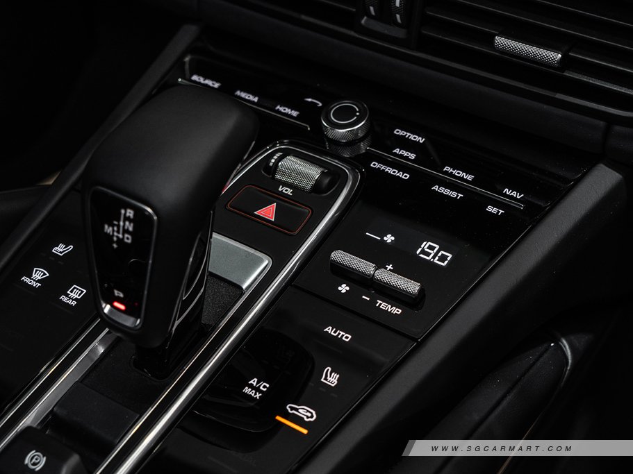 https://i.i-sgcm.com/new_cars/cars/12558/12558_g115
