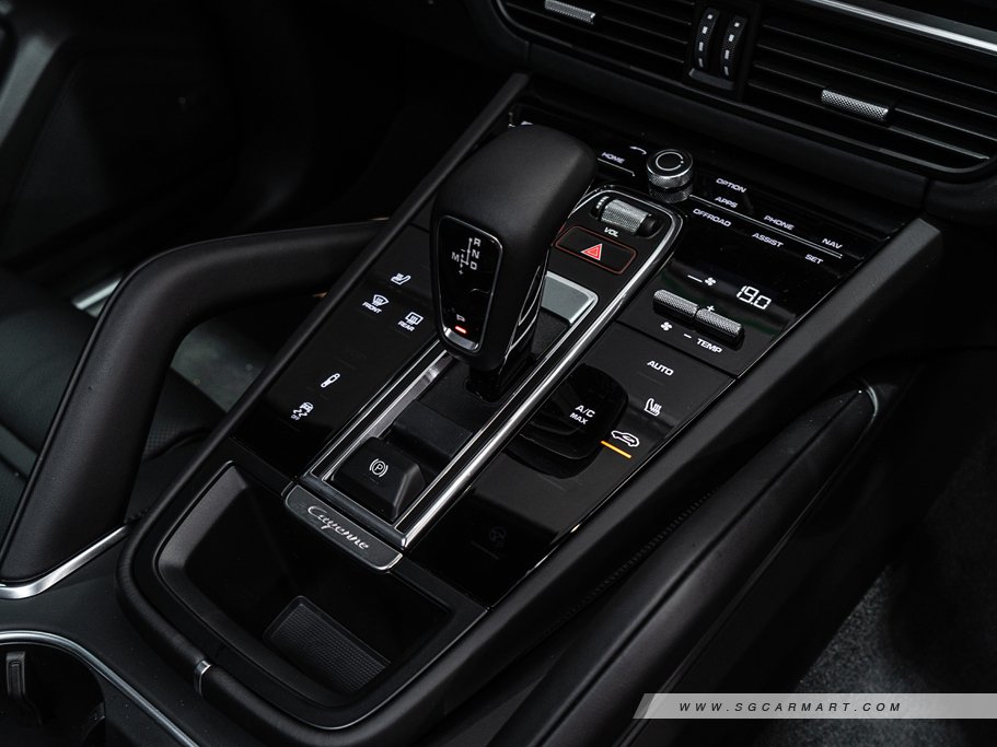 https://i.i-sgcm.com/new_cars/cars/12558/12558_g116
