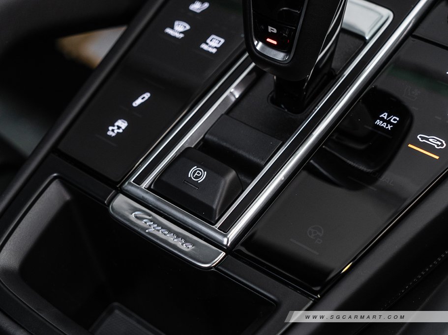 https://i.i-sgcm.com/new_cars/cars/12558/12558_g117