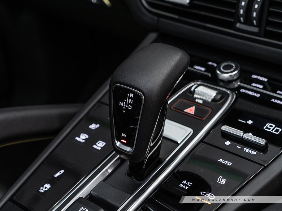 https://i.i-sgcm.com/new_cars/cars/12558/12558_g118