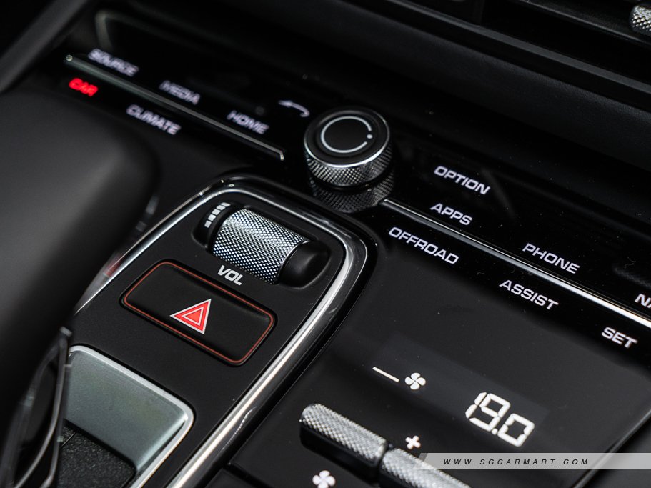 https://i.i-sgcm.com/new_cars/cars/12558/12558_g119