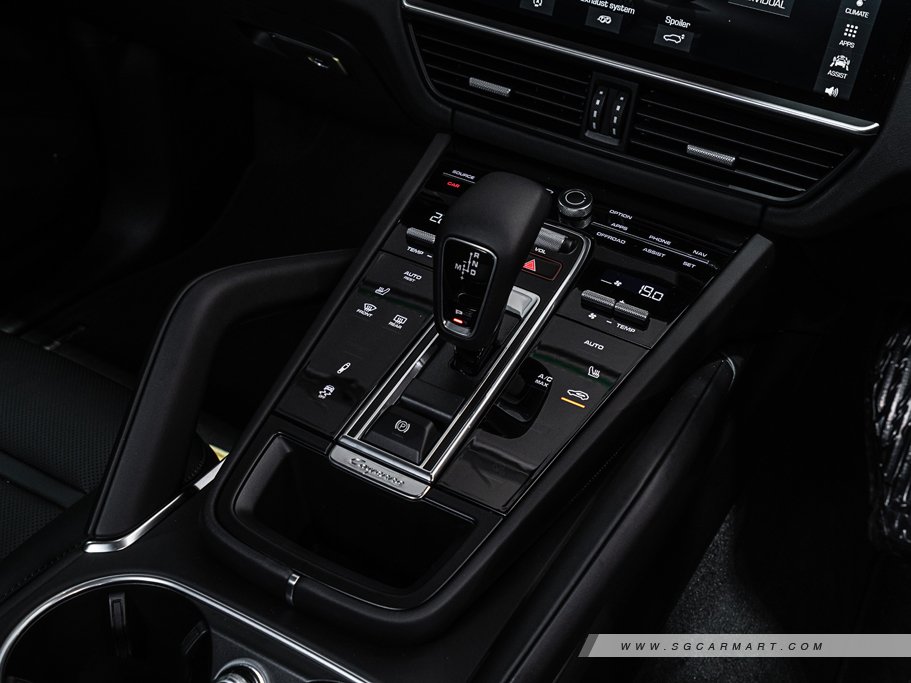 https://i.i-sgcm.com/new_cars/cars/12558/12558_g121