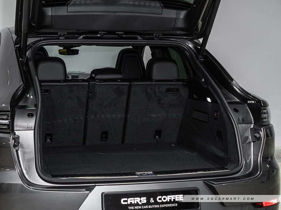 https://i.i-sgcm.com/new_cars/cars/12558/12558_g126