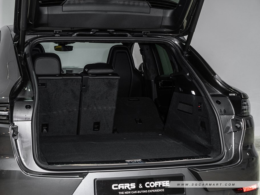 https://i.i-sgcm.com/new_cars/cars/12558/12558_g127