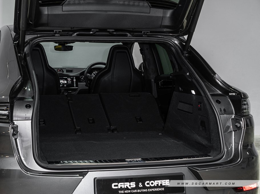 https://i.i-sgcm.com/new_cars/cars/12558/12558_g128