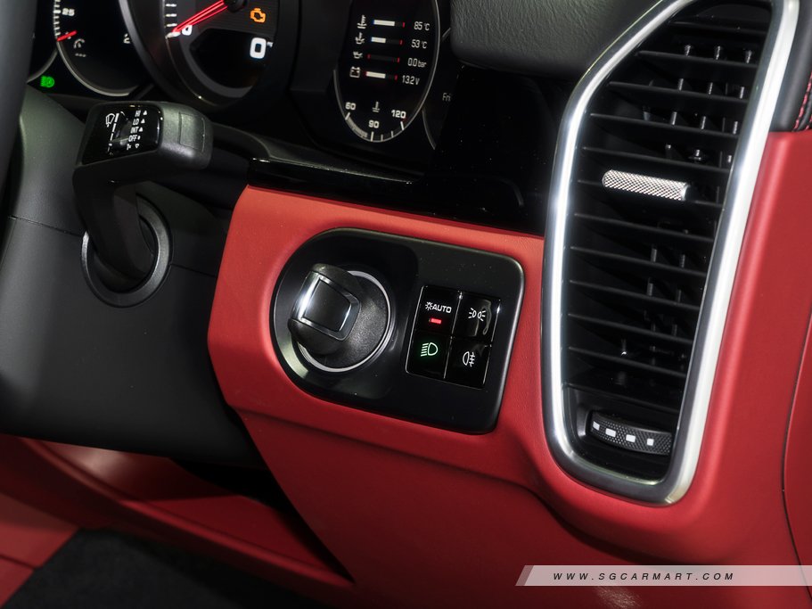 https://i.i-sgcm.com/new_cars/cars/12558/12558_g152