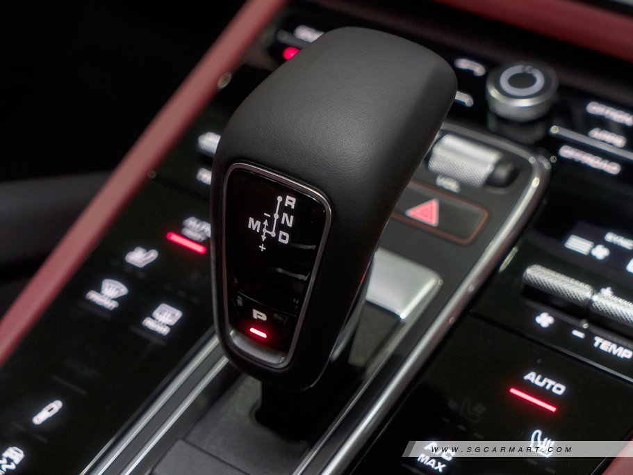 https://i.i-sgcm.com/new_cars/cars/12558/12558_g161
