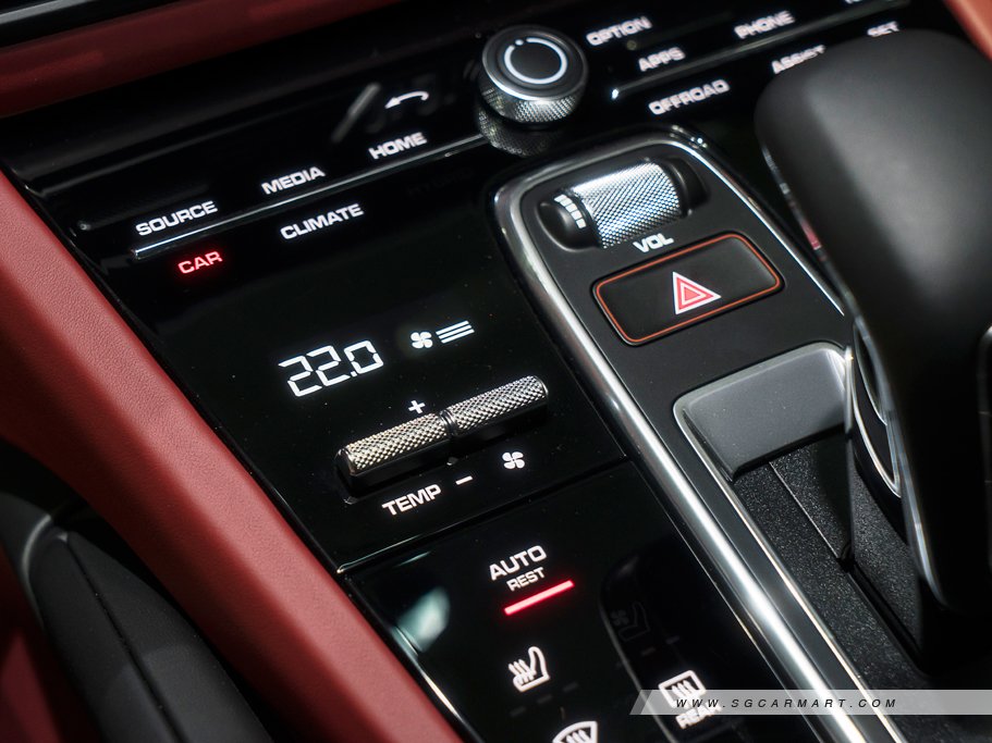 https://i.i-sgcm.com/new_cars/cars/12558/12558_g165
