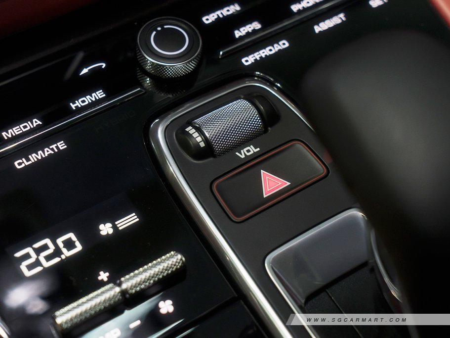 https://i.i-sgcm.com/new_cars/cars/12558/12558_g166