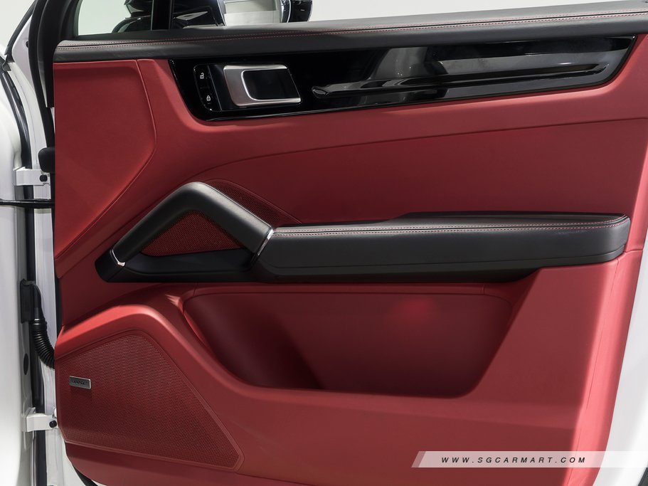 https://i.i-sgcm.com/new_cars/cars/12558/12558_g169