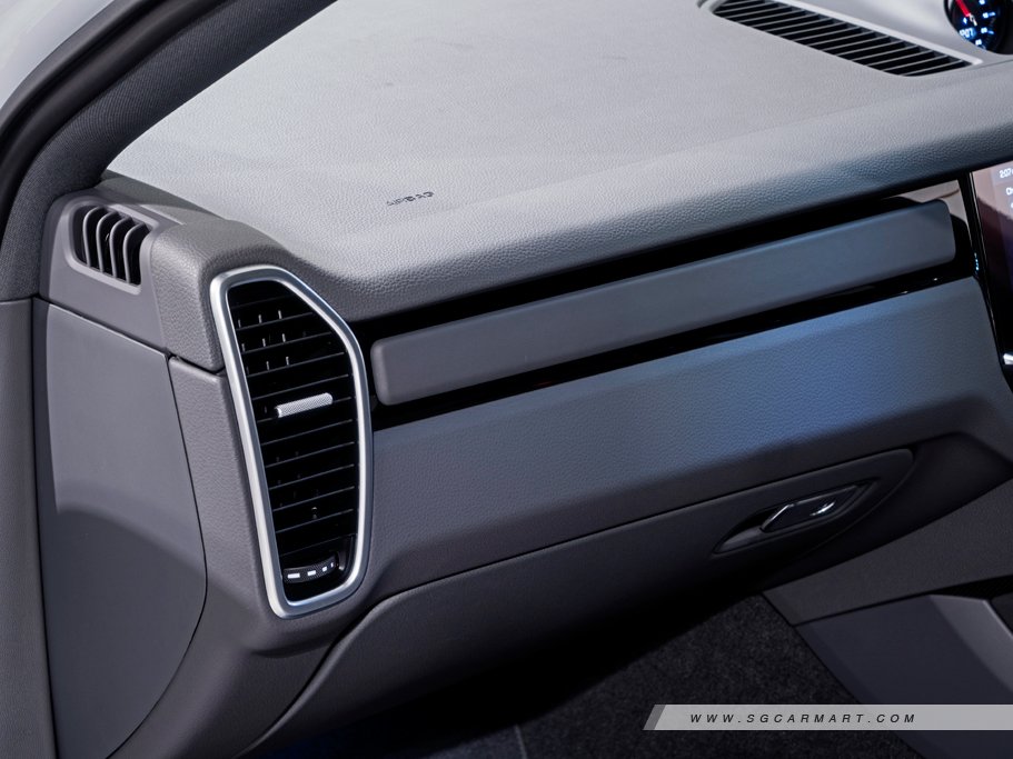 https://i.i-sgcm.com/new_cars/cars/12558/12558_g16