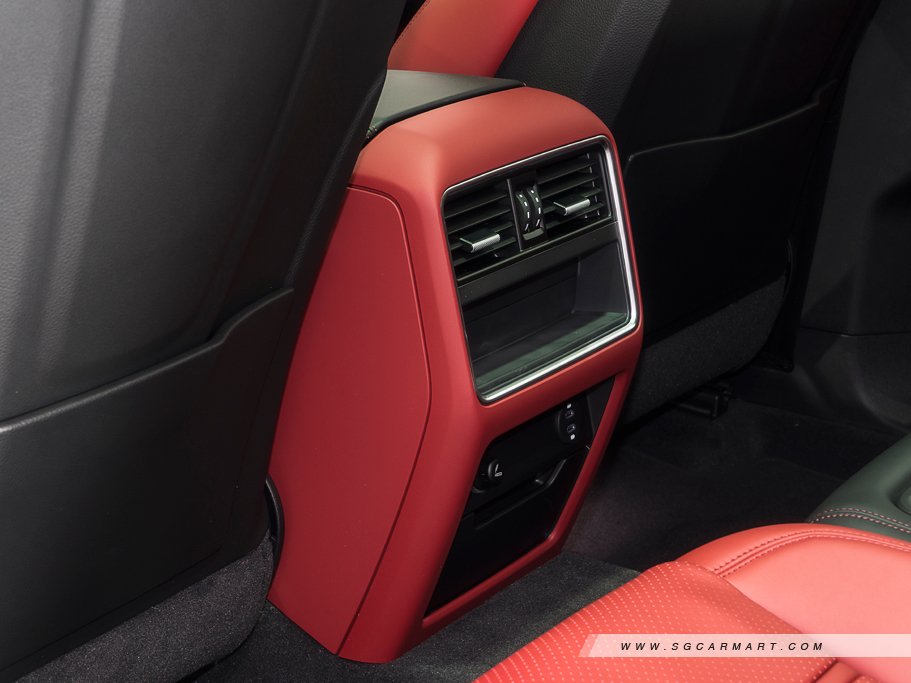 https://i.i-sgcm.com/new_cars/cars/12558/12558_g177