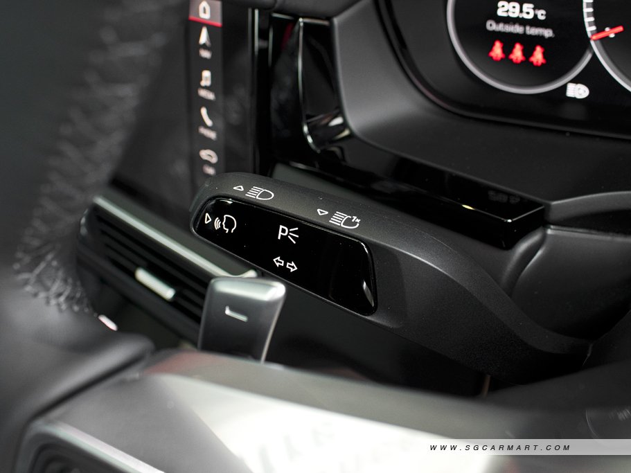 https://i.i-sgcm.com/new_cars/cars/12558/12558_g206