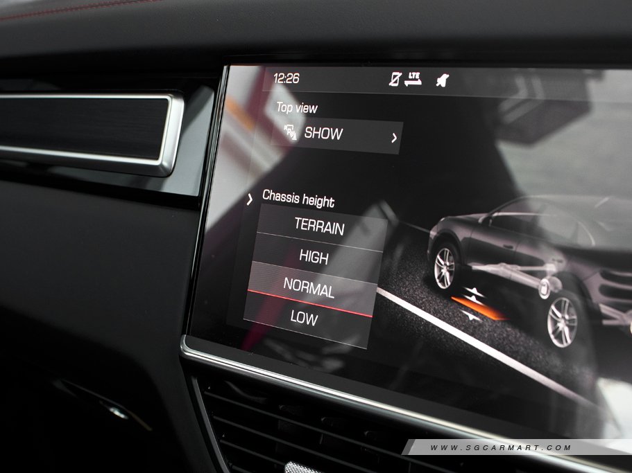 https://i.i-sgcm.com/new_cars/cars/12558/12558_g216
