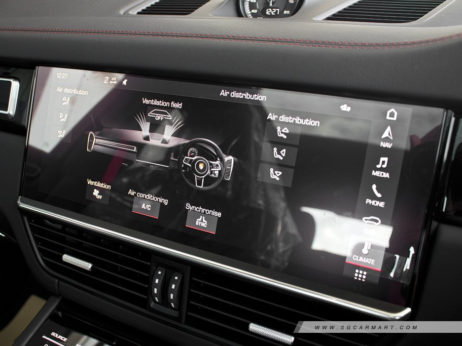 https://i.i-sgcm.com/new_cars/cars/12558/12558_g220