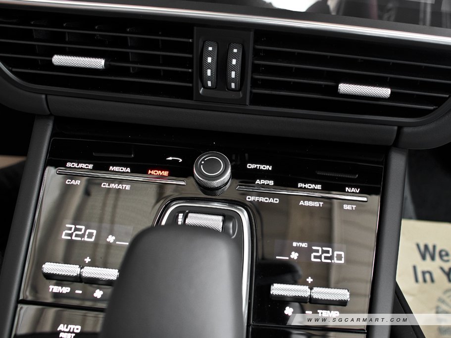 https://i.i-sgcm.com/new_cars/cars/12558/12558_g222