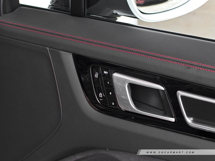 https://i.i-sgcm.com/new_cars/cars/12558/12558_g225