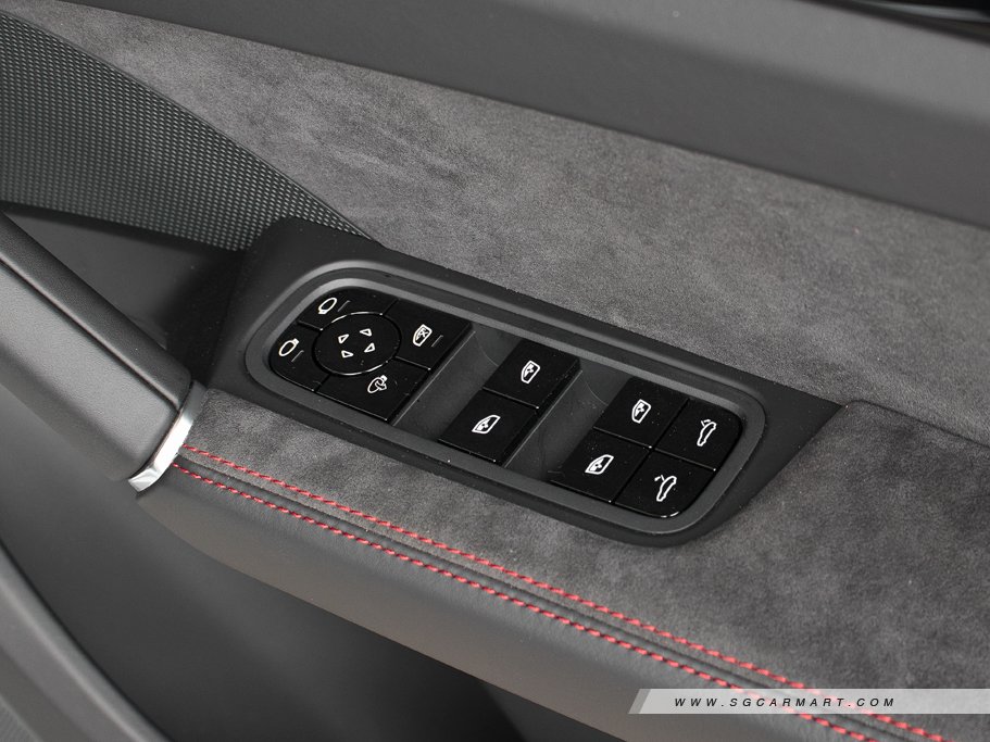 https://i.i-sgcm.com/new_cars/cars/12558/12558_g226