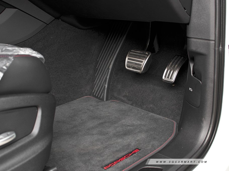 https://i.i-sgcm.com/new_cars/cars/12558/12558_g229